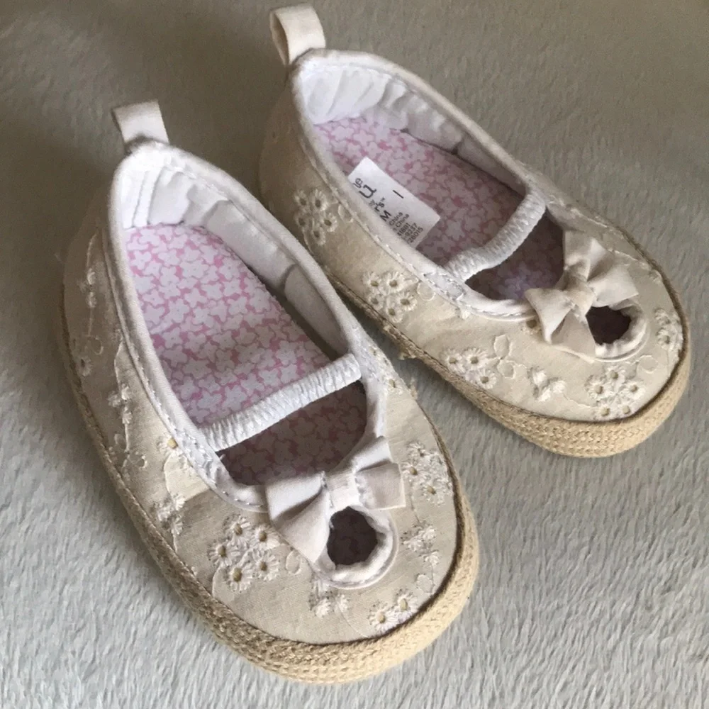 Adorable Baby Girl Bow Eyelet shoes